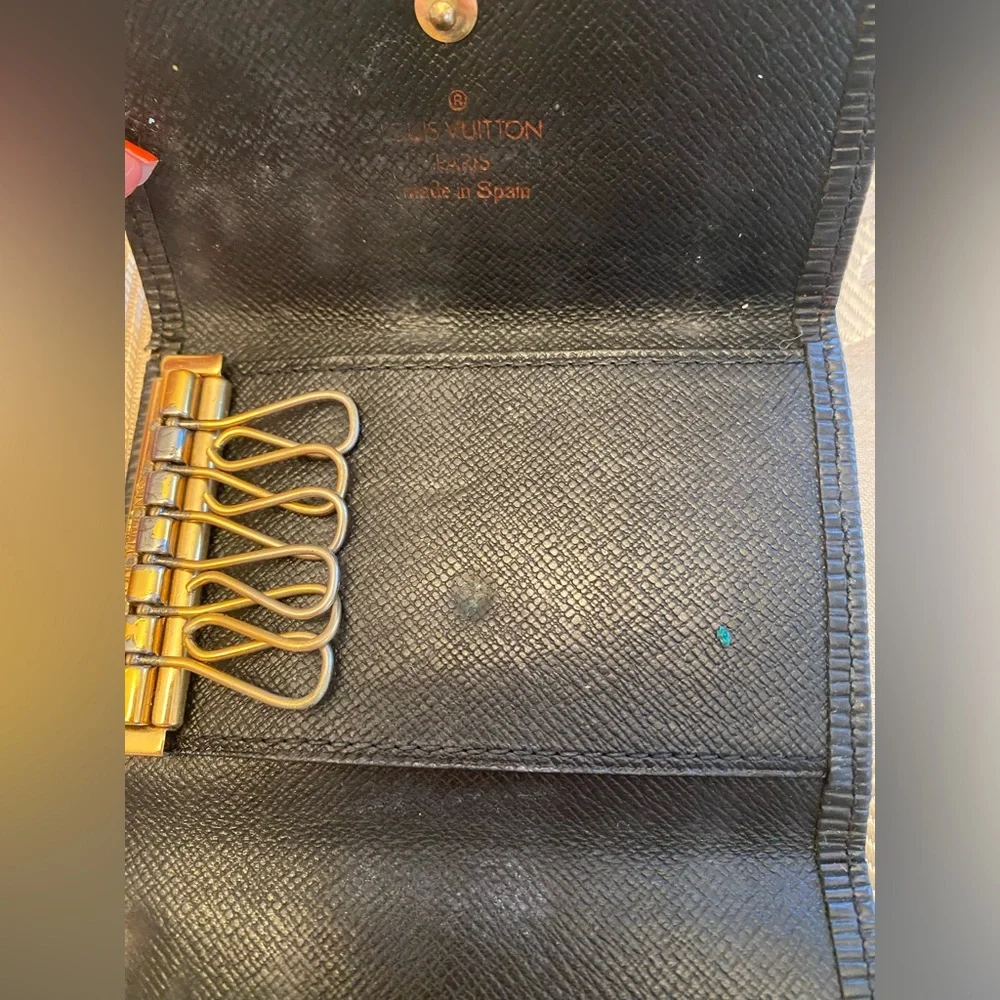 Louis Vuitton black epi leather key holder